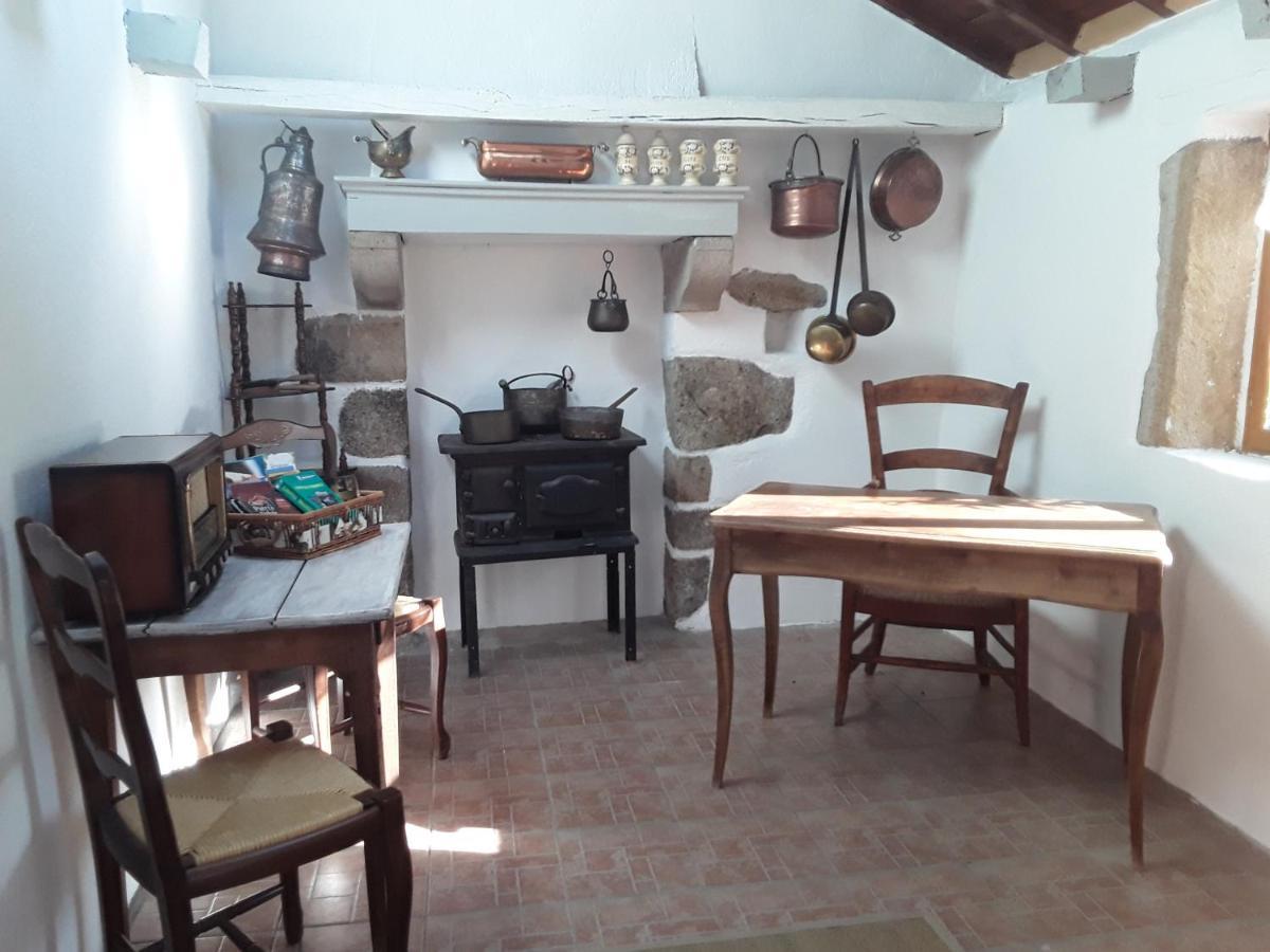 La Belle Ame Bed and Breakfast Saint-Priest-des-Champs Buitenkant foto